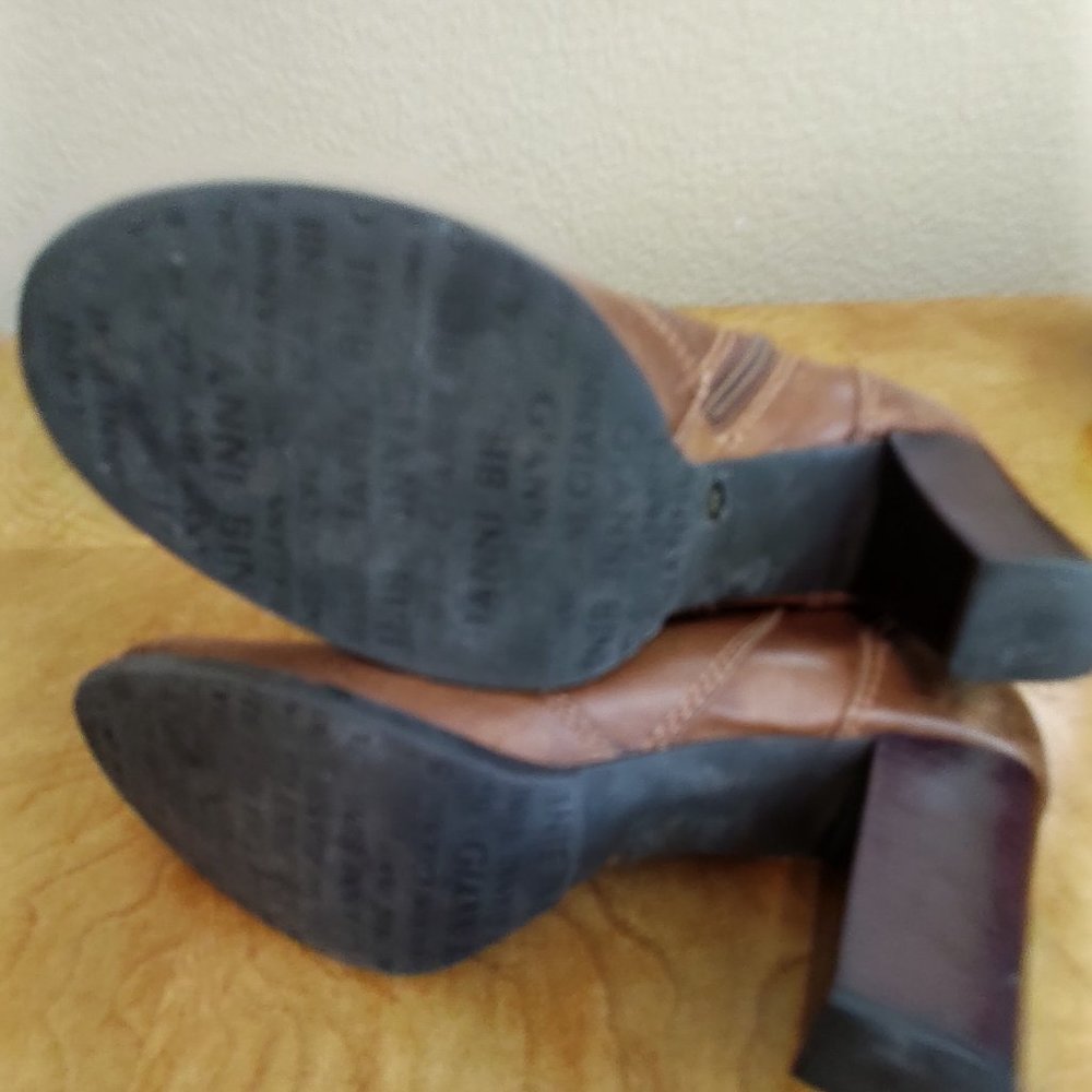 Beautiful Boots - Picture 4 of 4